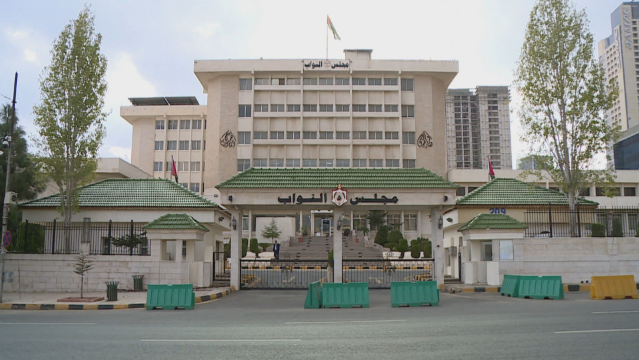 النواب يوافق على إيقاف تجميد عضوية النائب حسن الرياطي