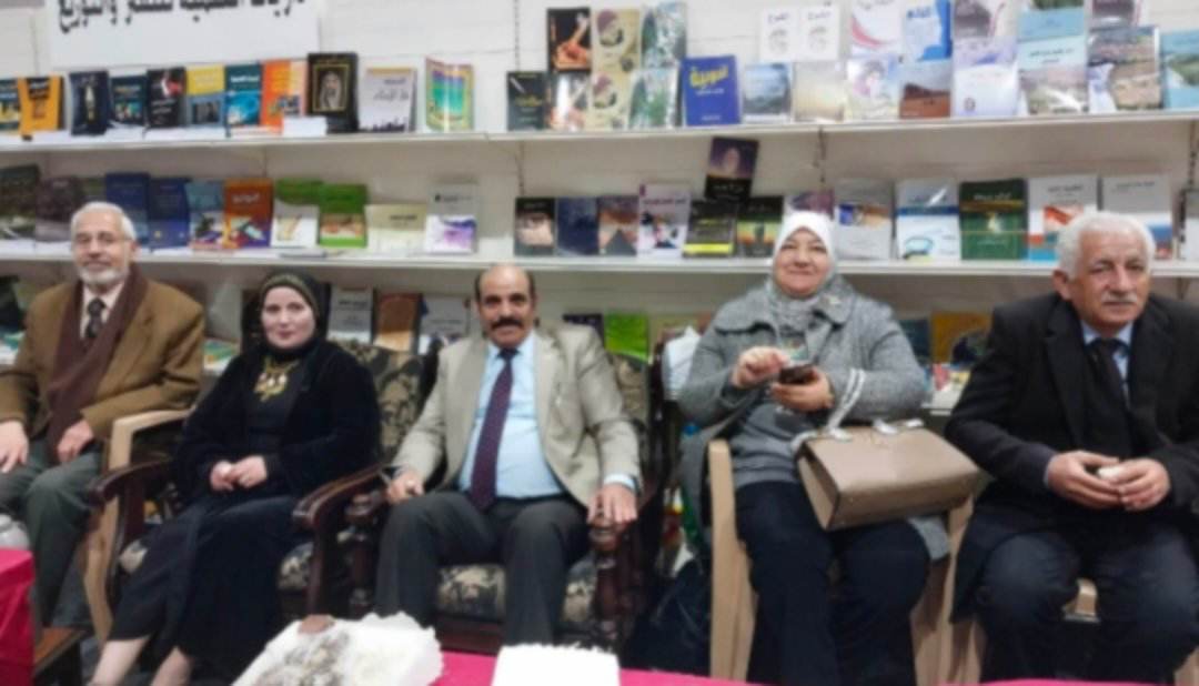 الخواجا توقع كتابها ظلال الروح في جناح اتحاد الكتاب ..صور