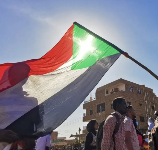اتهامات متبادلة بين الجيش السوداني وقوات الدعم السريع تفاصيل