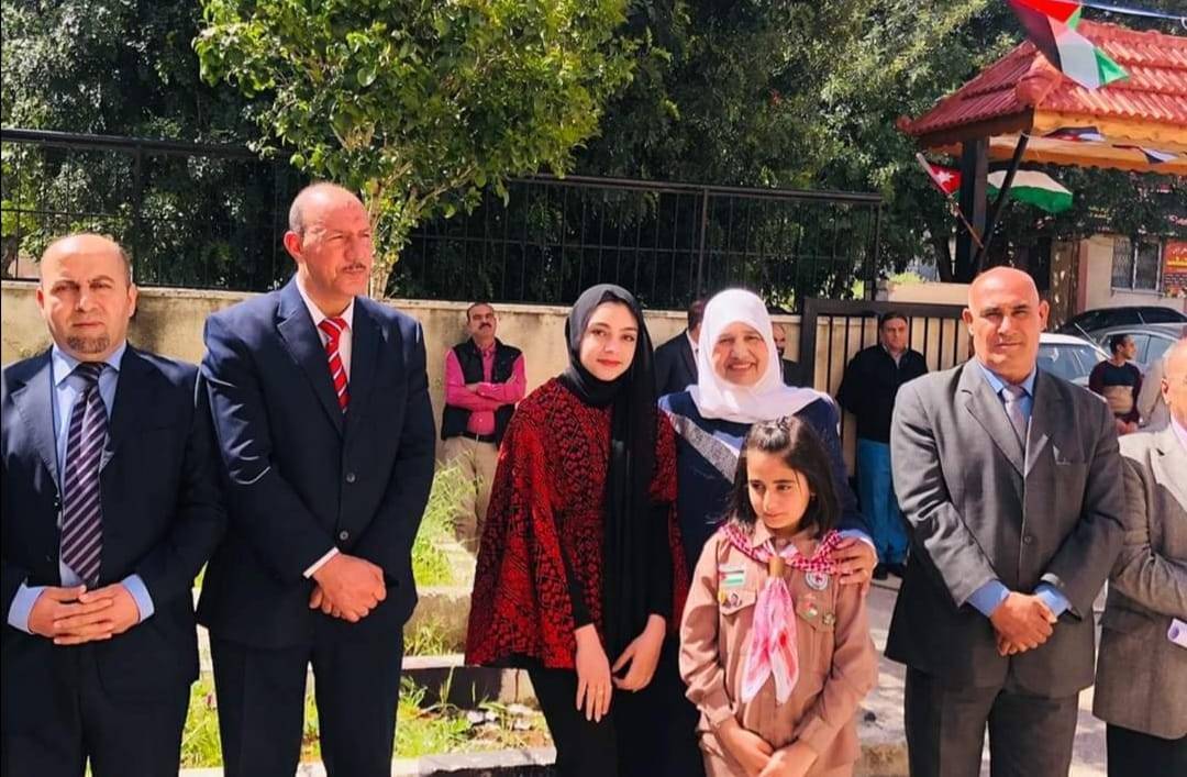 الأسرة التربوية في لواء بني كنانة تحتفي بيوم العلم الأردني....صور