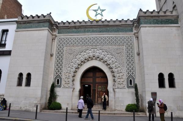 دولة تعلن الجمعة أول أيام عيد الفطر!