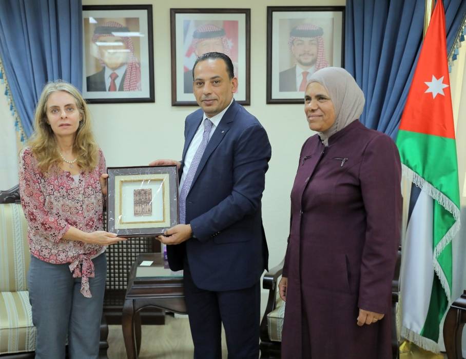 العلاقمة يلتقي الملحق الإقليمي لدى وزارة الزراعة الأميركية