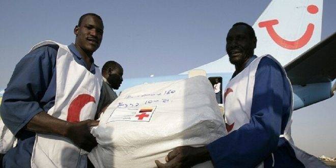 الجيش السوداني: “المتمردون اقتحموا مخزنا للهلال الأحمر وسرقوا عربة دفع رباعي منه”
