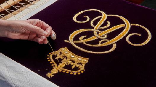الملك تشارلز يعتزم ارتداء ثياب لجده جورج السادس أثناء تتويجه