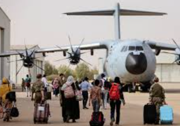 بريطانيا تنهي رحلات إجلاء رعاياها من السودان