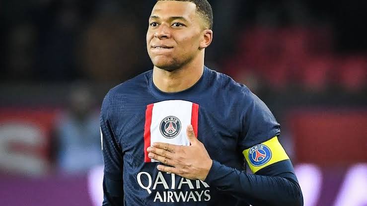 مبابي يعلن انتقاله إلى ريال مدريد