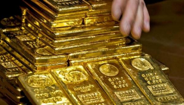 الذهب يلمع والنفط يتراجع وسط ترقب أسعار الفائدة الأمريكية