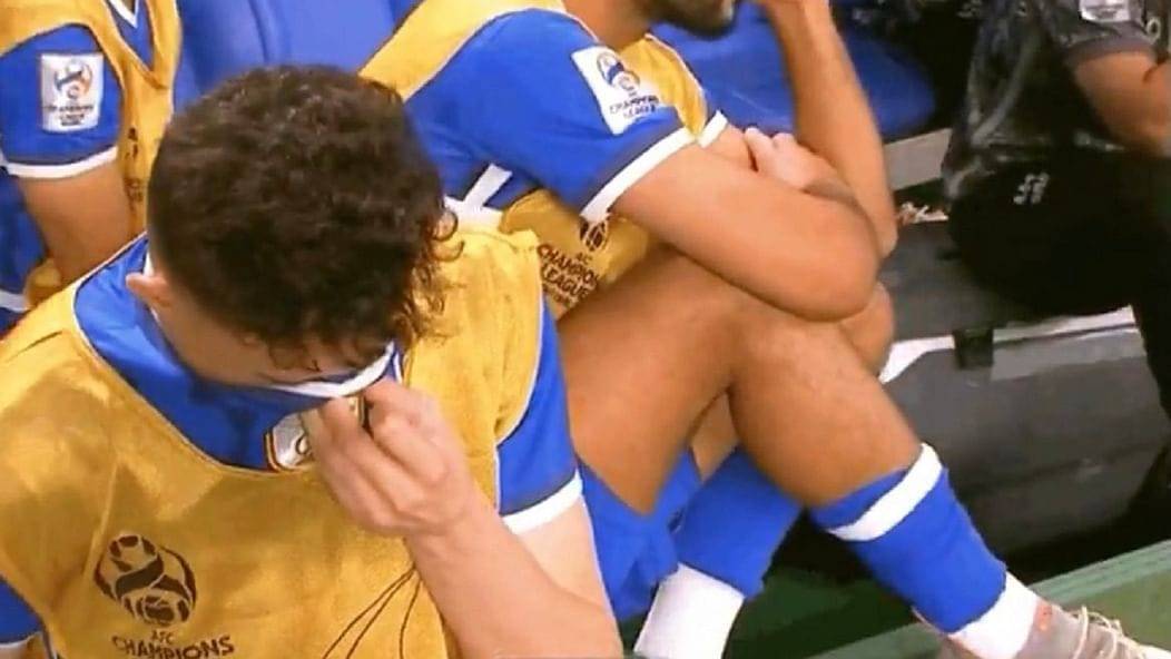 بكاء عبدالله الحمدان بعد خسارة الهلال أمام أوراوا