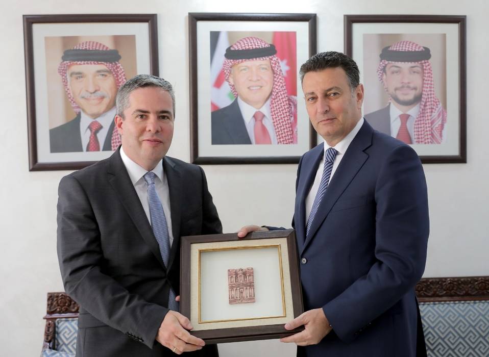 الصفدي يلتقي السفير الهنغاري