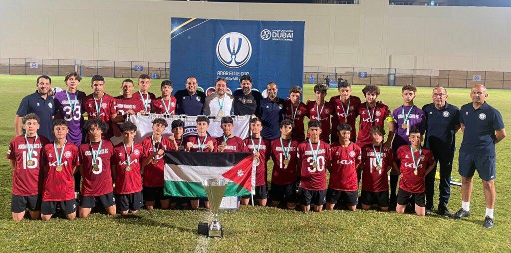 فريق الفرسان الاردني الذي يضم اللاعب  المحترف مناف عمر العرموطي يحرز الفوز بالبطولة في دبي