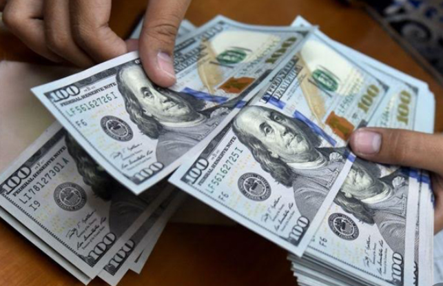 استقرار الدولار مدعوما بمؤشرات إيجابية لأوضاع الائتمان بأميركا
