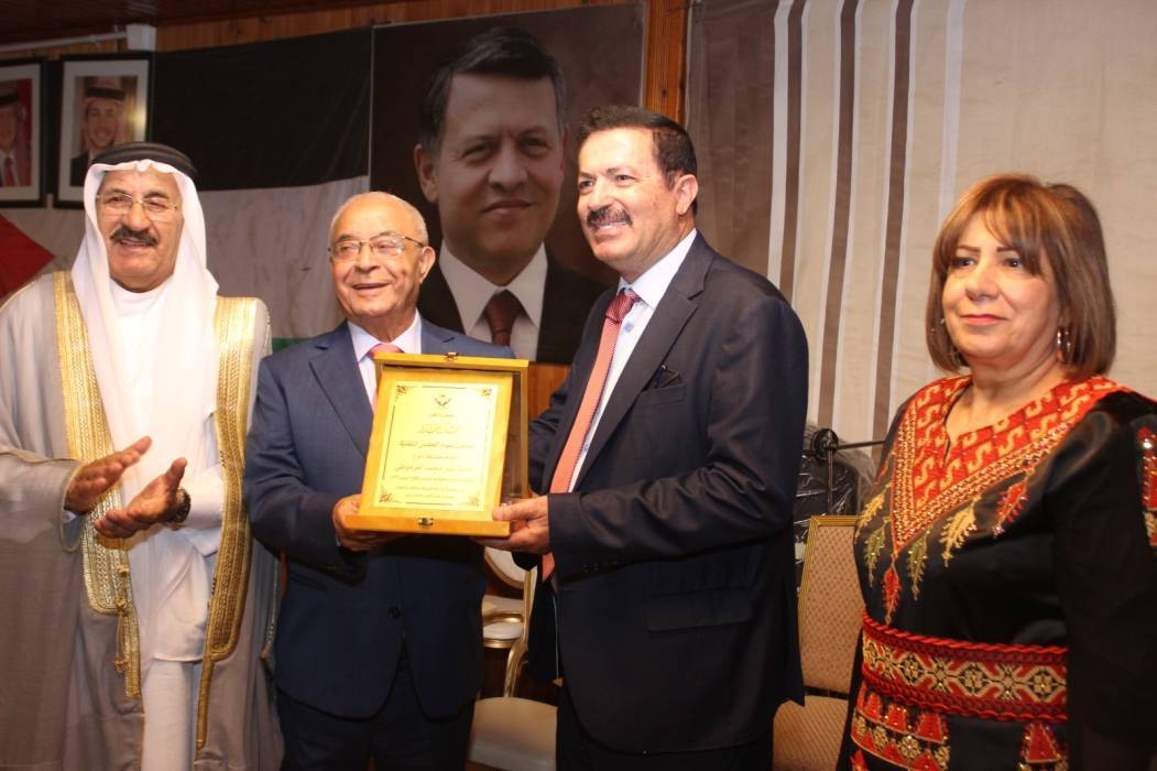نائب رئيس الوزراء الأسبق العبادي  يرعى حفل إشهار وتوقيع كتاب موسوعة عمان للباحث المؤرخ عمر العرموطي..صور وفيديو