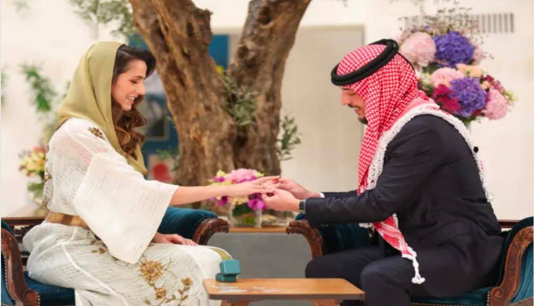 فرقة السلط تهدي ولي العهد قصيدة بمناسبة عقد قرانه...مبارك