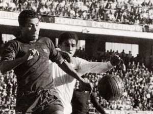 وفاة قائد برشلونة ومنتخب إسبانيا السابق