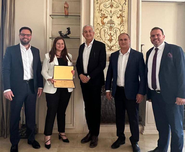 أبناء المناضلة تيريزا هلسا يشكرون رئيس بلدية رام الله