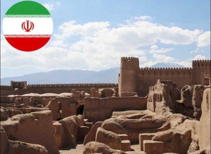 إيران تطرح مواقع تاريخية وجزراً للبيع