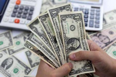 الدولار قرب أعلى مستوى في 7 أسابيع