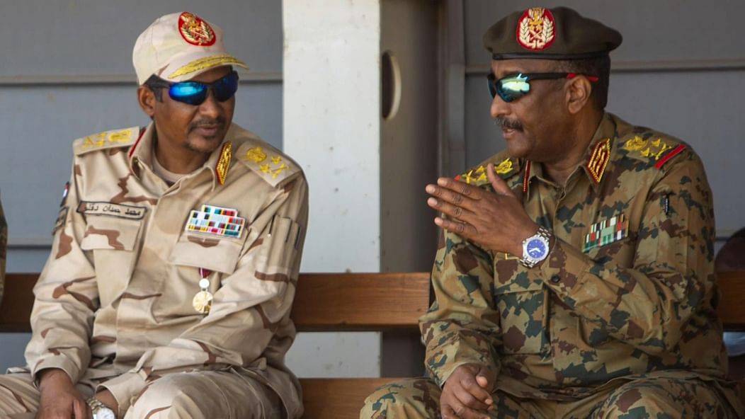 عاجل ... الفريق أول عبدالفتاح البرهان يعفي نائبه دقلو ويكلف مالك عقار بدلا منه