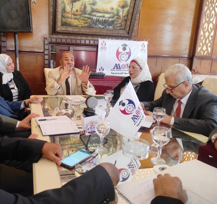 الجامعة الأفروآسيوية تعقد اجتماع مجلسها العلمي الأول في القاهرة!!..*