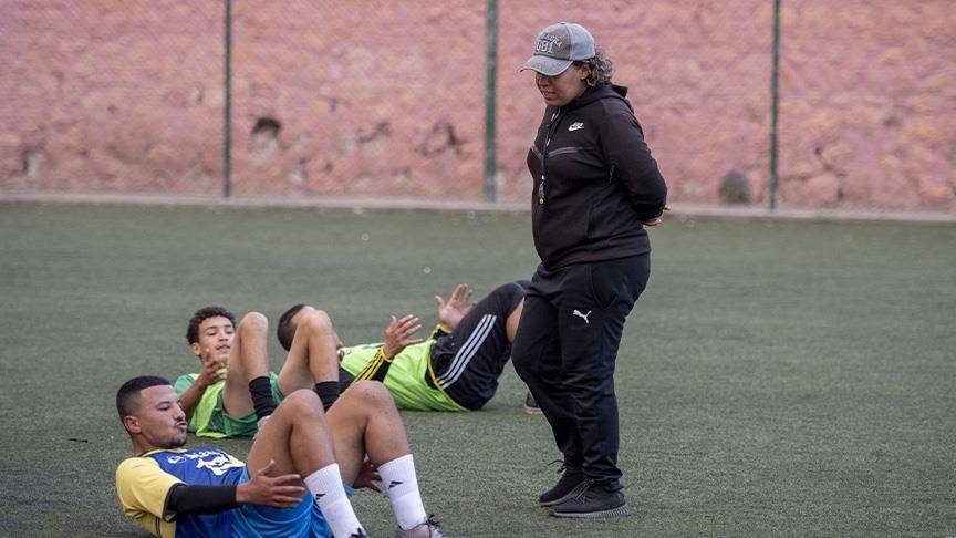 حسناء الدومي.. أول مدربة كرة قدم للرجال بالمغرب
