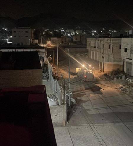 إصابة 10 فلسطينيين واعتقال 12 آخرين باقتحام مخيم عقبة جبر
