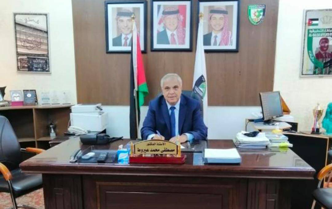 الناعقون من الخارج