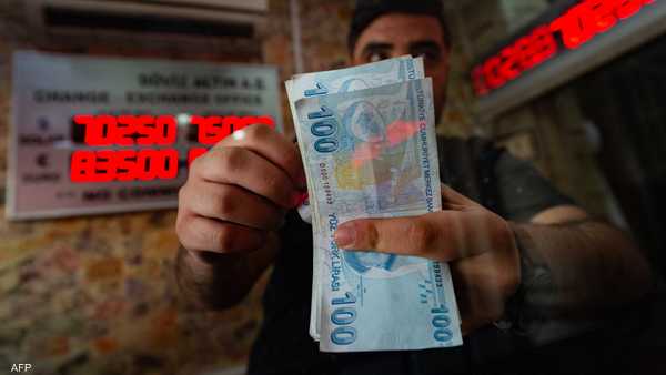 فوز أردوغان يدفع الليرة قرب ادنى مستوياتها ويقفز بالأسهم