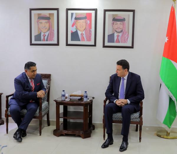 رئيس مجلس النواب يلتقي وزير الدولة البريطاني لشؤون الشرق الأوسط