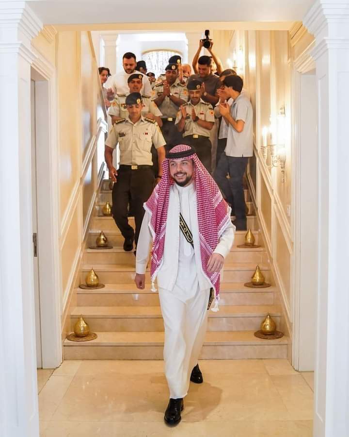 الدكتور نزار الملكاوي يهنىء جلالة الملك بمناسبة زفاف سمو الامير الحسين.
