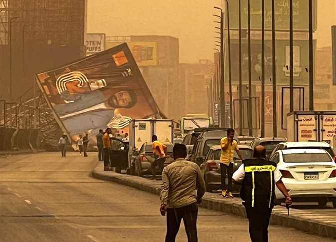 مصر..  مصرح شخص وإصابة 4  جراء عاصفة ترابية صخمة