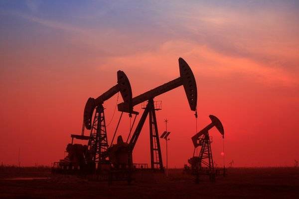 اتفاق على تخفيض جديد لإنتاج النفط مع بدء اجتماعات لأوبك+