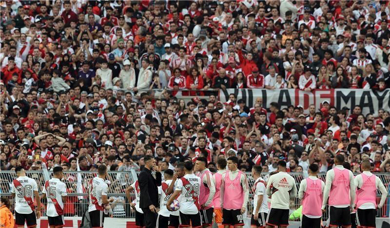 وفاة مشجع سقط من المدرجات في الدوري الأرجنتيني