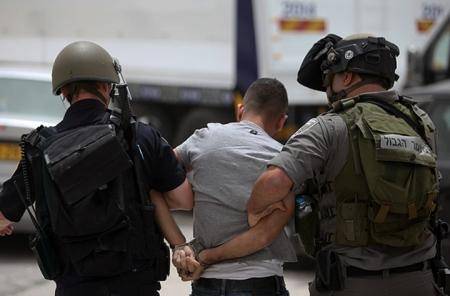 الاحتلال يعتقل 15 فلسطينيا من المغير