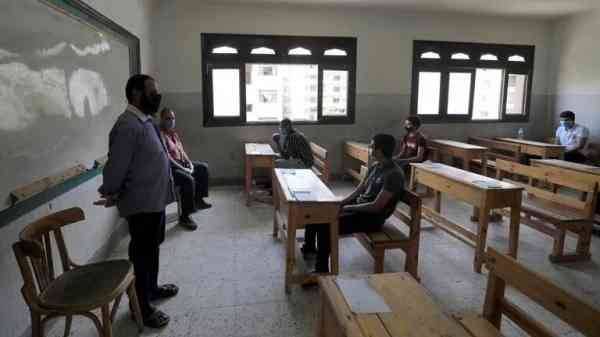 مدرسة في مصر تعرض أفلاما تحتوي على مشاهد خادشة للحياء وألفاظ نابية للطلاب الصغار وتسبب غضبا واسعا