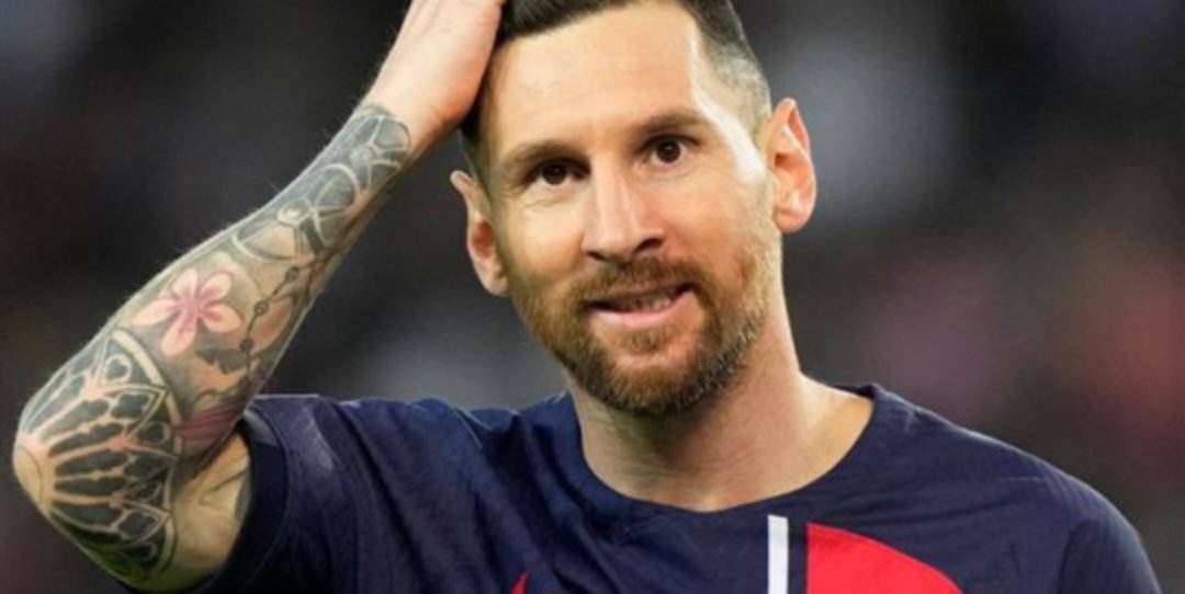 ليونيل ميسي إلى برشلونه