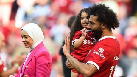 محمد صلاح يستمتع بلعبة النرد على يخت سياحي