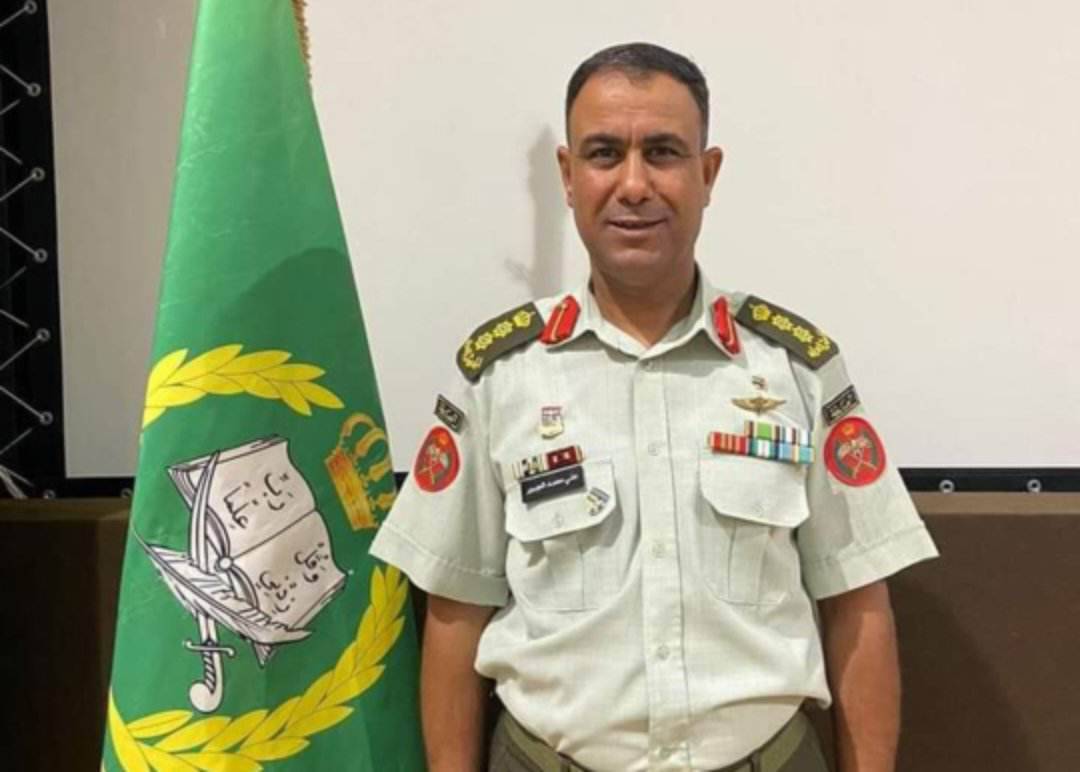 العقيل يهنئ العقيد الركن علي شيبان الجبور بالتخرج من كلية الدفاع الوطني