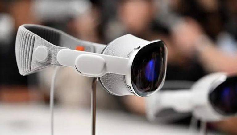 أبل تطرح نسخة رخيصة من نظارتها Vision Pro
