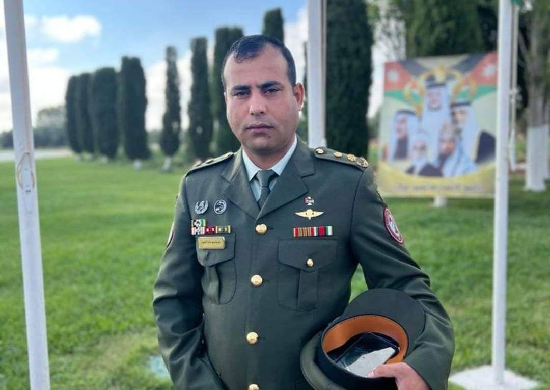 العقيل يُهنئ المقدم الركن غيث الجبور بالتخرج من كلية القيادة والاركان