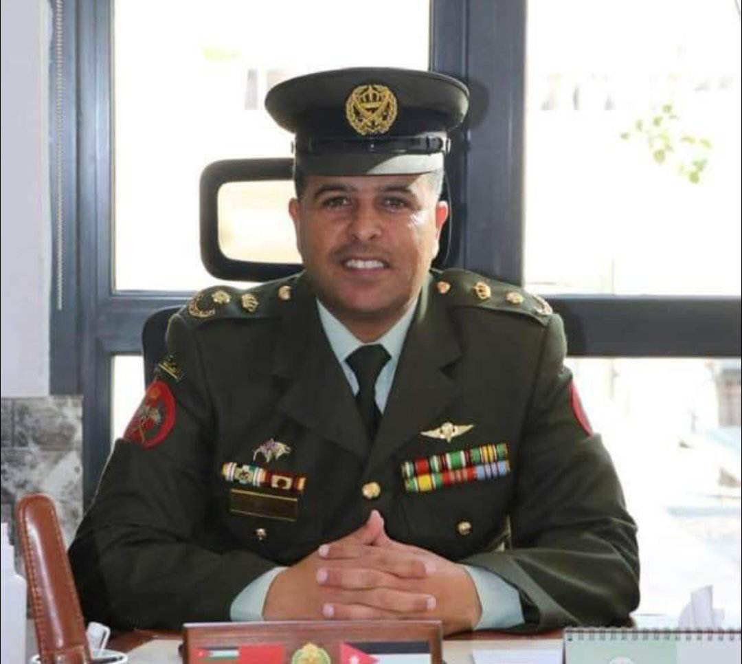 الجبور  يُهنئ الدكتور خلف الحماد بتخرج نجله المقدم نادر  من كلية القيادة والاركان