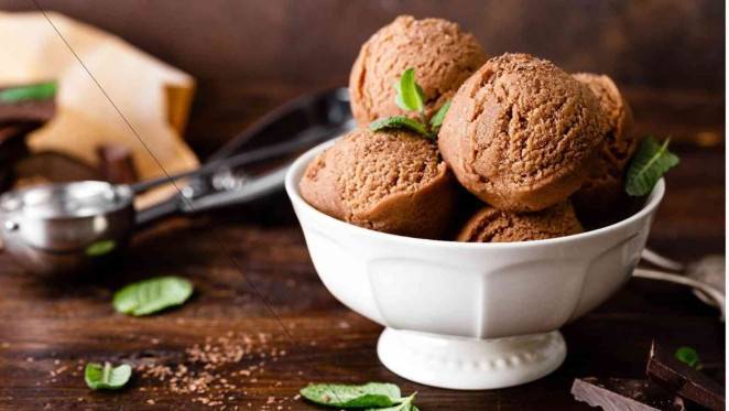 طريقة عمل الأيس كريم بالشكولاتة في المنزل