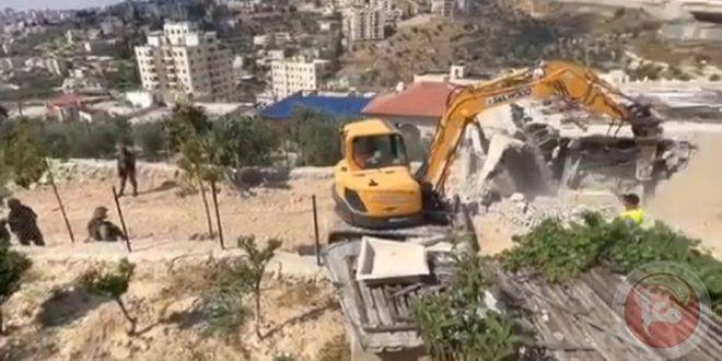 قوات الاحتلال تهدم منزلاً غرب بيت لحم