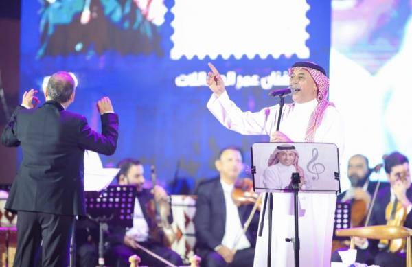 عمر العبداللات يضيء ليل السعودية  بأغانيه  صور