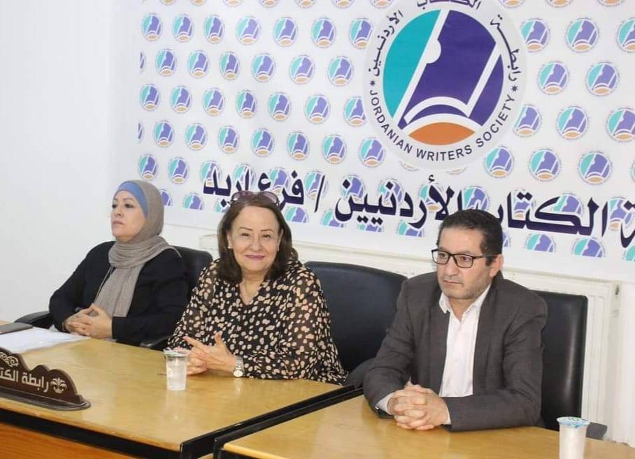 الروائيّة سميحة خريس على منصة تكريم رابطة الكتاب الأردنيين فرع اربد