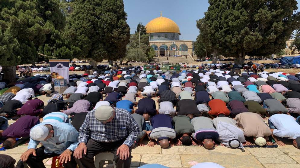 50 ألف مُصل يؤدون صلاة الجمعة في المسجد الأقصى