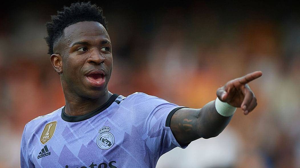 ريال مدريد يربط فينيسيوس بعقد على طريقة مبابي وميسي