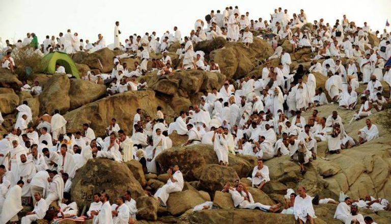 هواتف الحجيج تضع ذويهم من بلدانهم في قلب المناسك