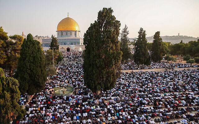 100 ألف مصلٍ يؤدون صلاة عيد الأضحى في المسجد الأقصى