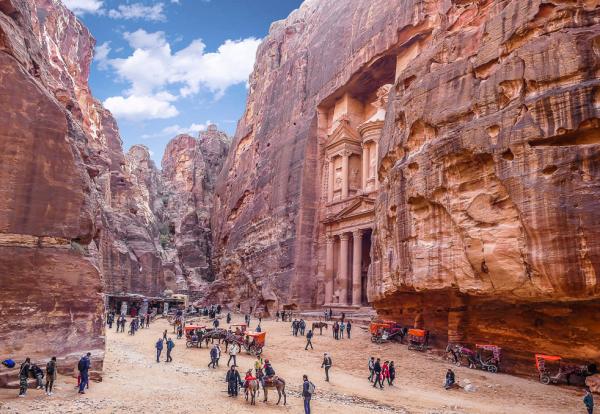 البترا تسجل رقما قياسيا خلال النصف الأول من 2023 بنحو 700 ألف زائر