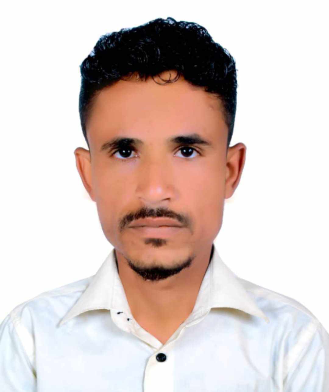 بمناسبة حلول عيد الأضحى المبارك... طالب يمني من أوائل الجمهورية عيدي سيكون يوم حصولي على بعثة دراسية.